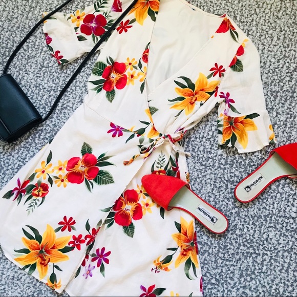 Urban Outfitters Dresses & Skirts - 4/$25 Floral Bell Sleeve Wrap Dress